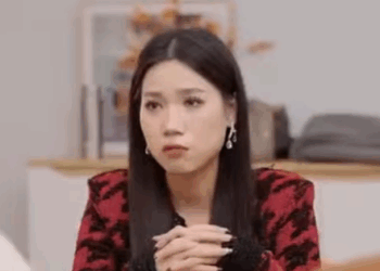 A0611002 势利眼亲戚歧视女孩是销售员 嘲讽对方再努力十年也赶不上自己 女孩爆出自己总裁的身份瞬间打脸对方 #短剧 #反转 #陈七七 part2