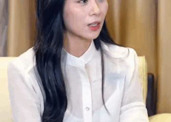 A1011005 丈夫偷偷將生病母親接到城裡卻不敢帶回家 還騙妻子自己去出差了 怎料被妻子撞破將母親接回家訓斥丈夫 part2