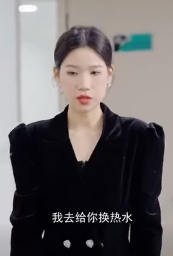 C1011004 农村女孩应聘实习生学历低被嘲笑 还被老员工当保姆使唤 直接签下百万大单惊呆众人 陈七七 part2