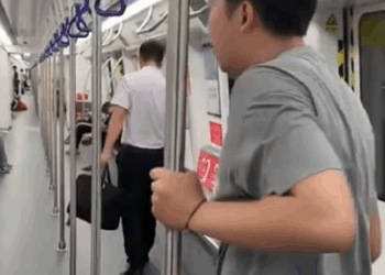 G1011001 现在美女都这么搭讪吗 套路也是越来越深了 #善良 #搞笑 #短劇 #感情 #爱情 part2