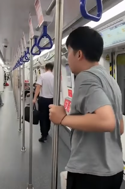 G1011001 现在美女都这么搭讪吗 套路也是越来越深了 #善良 #搞笑 #短劇 #感情 #爱情 part2