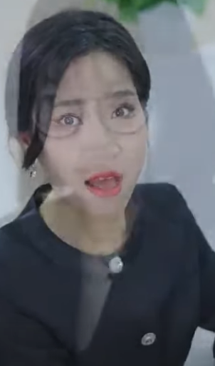 C1111001 嚣张关系户仗着舅舅撑腰为所欲为 明目张胆抢方案还砸别人车 当她发现新来的小妹是董事长