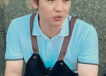 D1111001 两个包子填饱了女孩的肚子 也温暖了女孩的心 #剧情 #正能量 #万万没想到 #情感 #弘扬正能量 part2