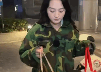 G1111005 儿行千里母担忧 出门在外 却没办法回家过年 可怜天下赤子心 #情感 #熱播短劇 #正能量 #剧情 #精彩短劇 part2