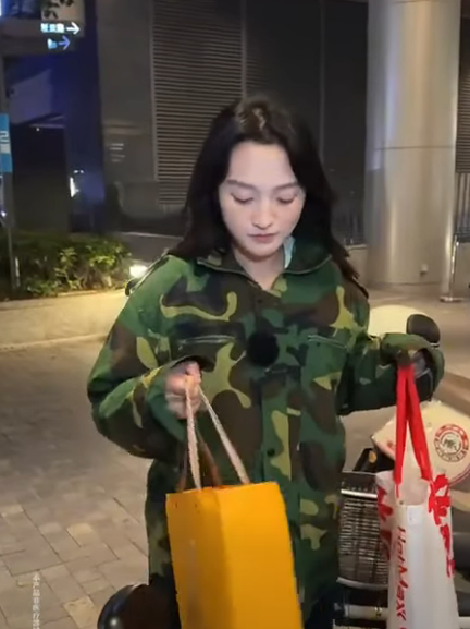 G1111005 儿行千里母担忧 出门在外 却没办法回家过年 可怜天下赤子心 #情感 #熱播短劇 #正能量 #剧情 #精彩短劇 part2