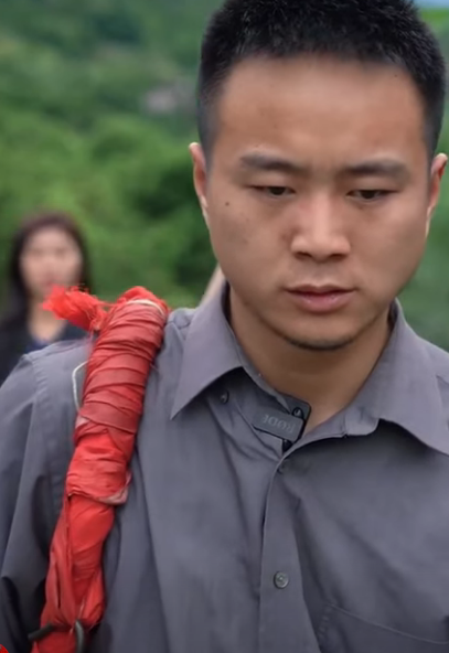 A1211003 富家千金愛上農村窮小子 直接把家產都給了窮小子 還要跟他表白結婚 言謹 你別走 part2