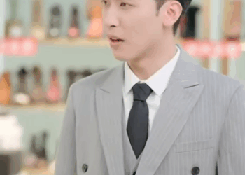 B1211003 心機女欲攀附鳳凰男 竟然羞辱服務員姐姐 霸總出現打臉眾人 立夏有力 #短剧 #情感 #立夏有力 #剧情 #职场 #反转 part2