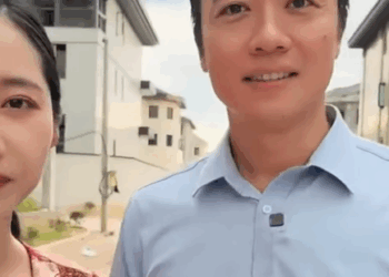 D1211003 经理在公司嚣张霸道 被抓个现行 结果没想到 #剧情 #正能量 #职场 #万万没想到 #短剧 #弘扬正能量 part2