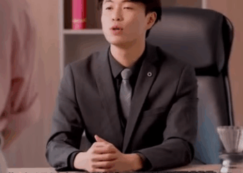 B1311003 服務生嘲讽女孩窮酸 怎料對方竟是集團千金 簡直是搬石頭砸自己的腳 part2