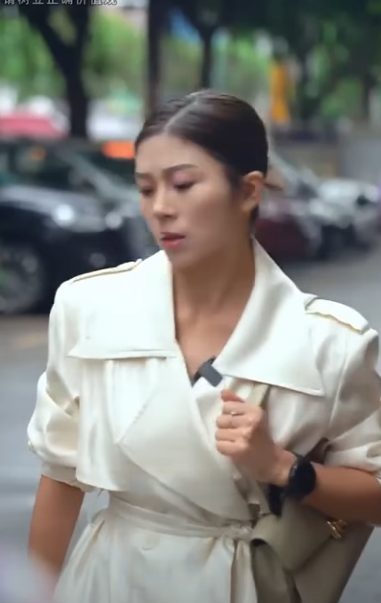 A1311002 窮女孩乞討由富少爺資助 不料多年後窮女孩成總裁回來報恩 幫助破產的富少爺 言謹 你別走 part2