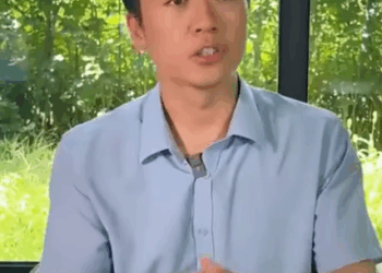 D1511003 妈妈给女儿送生日蛋糕 结果没想到看到了这一幕#剧情 #正能量剧情 #万万没想到 #情感 #弘扬正能量 #反转 part2