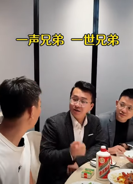 G1511002 即使多年过去 曾经的战友依然相互牵挂 那些共同度过的军旅岁月始终铭刻在心中 #熱播短劇 #短劇 #尊重 #正能量 #感情 #短剧 #战友 part2