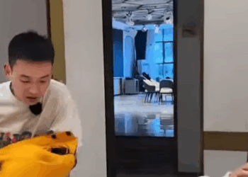 G1611005 但行好事 莫问前程 每个人都在奔赴不同的人生 也许自己过得一地鸡毛 也会有善良的发光点 #剧情 #熱播短劇 #尊重 #正能量 part2