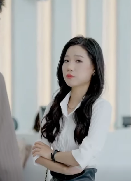 C1811005 女总裁好心帮助摔倒宝妈 不料公司濒临破产时 宝妈竟给公司带来上亿收入 陈七七 part2