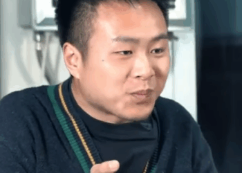 A1911001 男友被外派學習2年 女友苦苦等他5年 沒想到再見面他卻成了外賣員 是言謹 你別走 part2