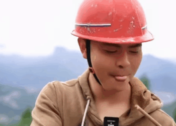 A2011003 窮小夥為給妹妹交學費 竟偷偷瞞著妻子整日打零工 殊不知妻子早已知道一切偷偷借錢幫他分擔 part2