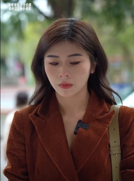 A2011001 窮小夥賣湯圓供女友上學 怎料女友棄他而去出國留學 多年後女友已成為美女總裁而他依舊賣著湯圓