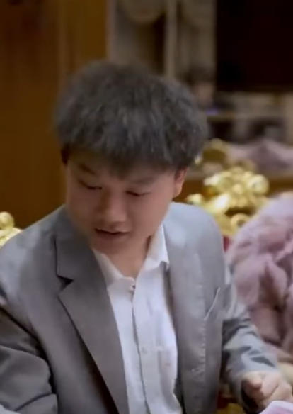 C2011003 流氓夫妇欺负单身女孩 抢定制西装去巴结领导 结果领导是女孩亲哥 #陈七七 #意想不到的结局 #反转 part2