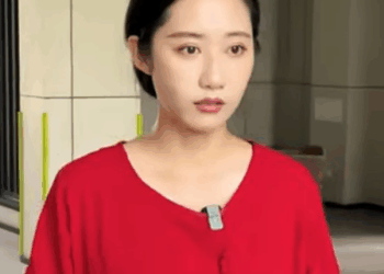 D1911002 离婚五年的妻子上门借钱 多年的误会终于解开 #婚姻 #万万没想到 #剧情 #正能量剧情 #正能量 #情感 #短剧 part2