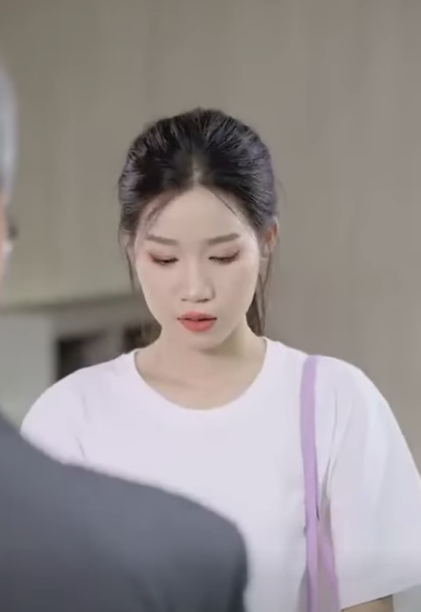 C2111001 七七好心救保洁大爷 不料被昔日好友嘲讽刁难 大爷隐藏身份曝光惊呆众人 陈七七 part2