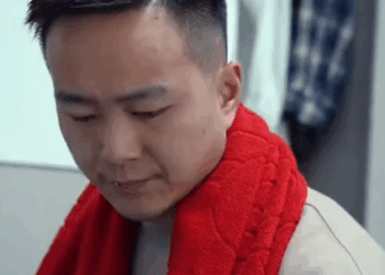 D2111002 和閨蜜逛街意外發現丈夫出軌 直到看見丈夫送外賣 才知道公司倒閉他一人默默承受 言謹 你別走 #情感 #反转 #正能量 part2