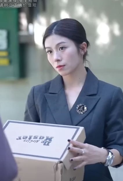 D2111003 乞丐為了給孩子治病撿垃圾賺錢 善良總裁看到後將公司的紙殼子全送給他 沒想到這一善舉竟在日後為她省下500萬 #情感 #正能量剧情 #反轉 #感情 part2