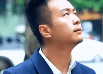 D2111004 窮小子流浪街頭沒飯吃 善良的老闆娘端面給他吃 五年後窮小子變成總裁來報恩 言謹 你別走 part2