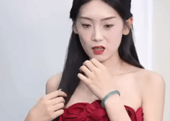 E2111001 作为一个女人有很多不容易 作为单亲妈妈 就更不容易了 #爱情 #情感 #女人 #短剧 #有趣 #万万没想到 #makeupchallenge #love #funny part2