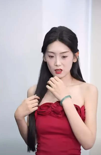 E2111001 作为一个女人有很多不容易 作为单亲妈妈 就更不容易了 #爱情 #情感 #女人 #短剧 #有趣 #万万没想到 #makeupchallenge #love #funny part2