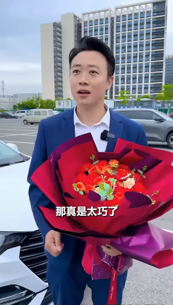 A2311002 准备惊喜去接女友下班 没想到却遭来嫌弃 爱情在金钱面前真的不值一提吗 #正能量剧情 #正能量 #情感 #万万没想到 #弘扬正能量 #短剧 #反转 part2