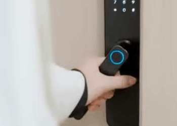 B2411004 以為遇上高情商銷售 沒想到卻遇上 敲詐 那就該讓她嚐嚐後果 part2