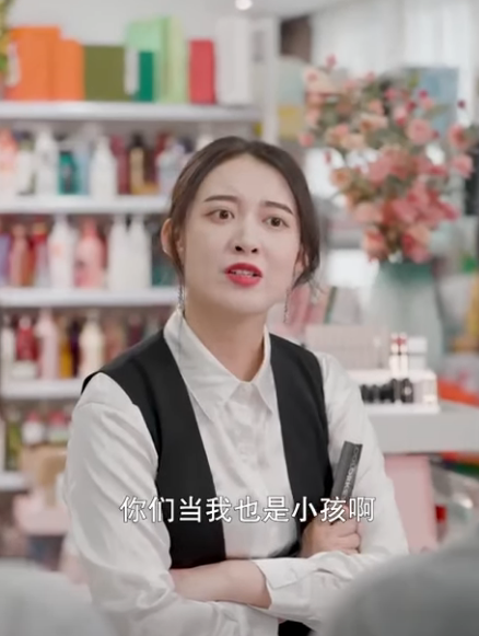 B2411005 灰姑娘被服务员看不起 不料亮出真实身份 服务员哭着求原谅 立夏有力 #林动动 part2