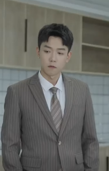 B2511002 女孩在公司被无良上司欺负 下一秒总裁出现霸气护短 谁料他竟是女孩的网恋对象 立夏有力 part2