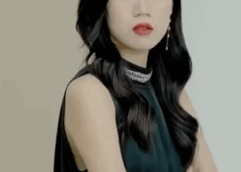 C2411004 嚣张关系户泼水羞辱外卖小哥 还公开调戏别人女朋友 谁知外卖小哥的姐姐是公司总裁 #陈七七 #反转 #意想不到的结局 part2