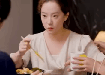 A0611002 黑心老闆宰熟客不知悔改 怎料對方竟是房東 得罪金主下场太惨#短剧 #drama #正能量剧情 #情感 part2