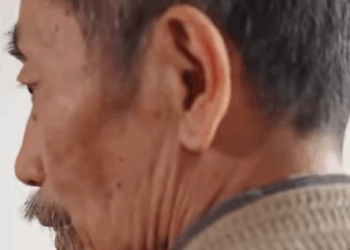 A0711005 女儿执意远嫁 父亲竟怒甩她一巴掌 没想到这一巴掌成为一生的懊悔 #正能量 #剧情 #家庭 #共鸣 #情感 part2