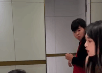 F2611005 不是酒肉相伴的过客, 而是风雨同行的挚友, 才是真假立现的朋友 #熱播短劇 #短劇 #善良 #正能量 #感情 #朋友 part2