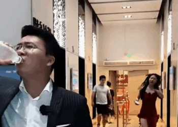 F2711003 兄弟是什么 兄弟 就是平时随便坑 有事拿命撑 兄弟 就是无论你变成什么样 永远对你不离不弃 #熱播短劇 #正能量 #熱門 #朋友 part2