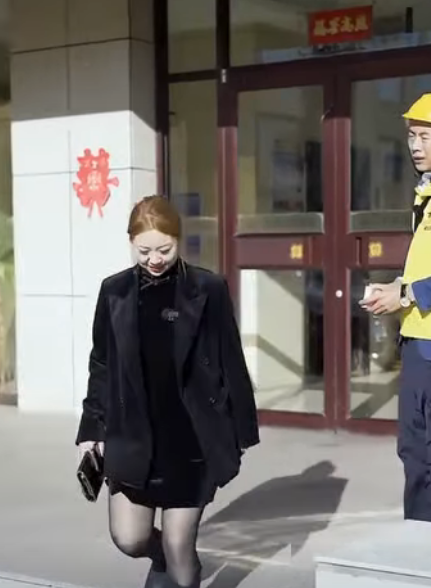 E2711002 外賣員因好心助人耽誤送餐時間丟了工作 誰知幫助的人竟是美女總裁 總裁直接高薪聘請他#短劇 #美女總裁 part2