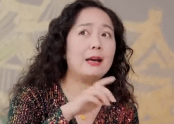 C2711004 善良七七随手帮助的乞丐老头竟是千亿董事长 他的总裁儿子立马向七七求婚 #drama #反转 #情感 part2