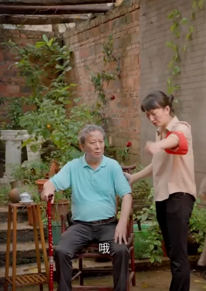 B2711001 女孩回农村帮助弱小群众 刚开始还不情愿 最后竟爱上了这份工作 立夏有力 part2