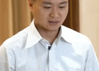 D2811002 心機秘書想要頂替總裁夫人的位置 怎麼會總裁得知不只不介意還帶她回家 總裁一番話讓她無地自容 part2