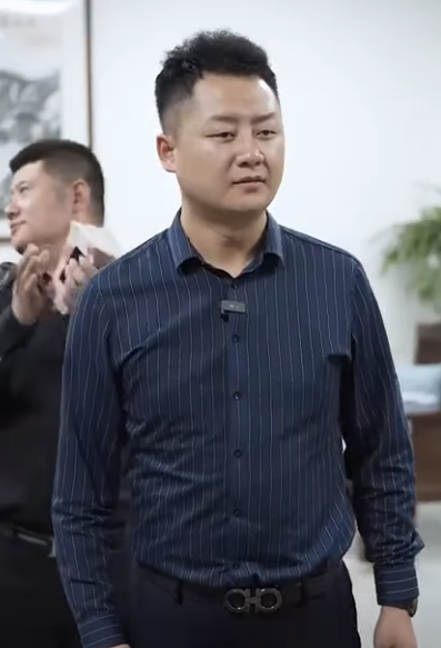 E2811005 姊姊白手起家當上總裁 宣告破產後眾叛親離只有一個弟弟願意幫忙 不料這只是總裁姊姊的一個考驗 喜人娜娜 part2