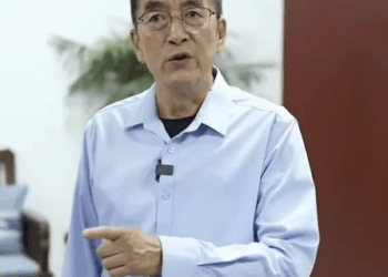 E2811001 實習生在電梯間幫助老人 沒想到對方竟是董事長 直接任命她為總裁 part2