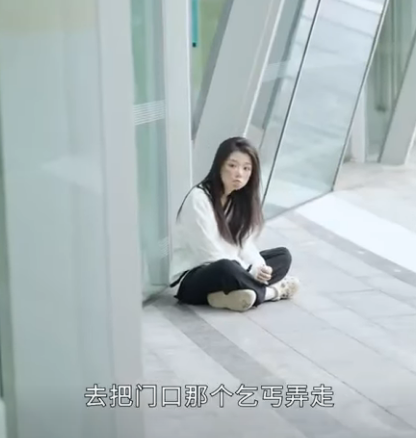 B2911004 弟弟整日被小混混欺负 被抢钱还被打的鼻青脸肿 下一秒姐姐霸气替他撑腰 立夏有力 part2