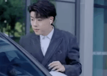 B3011001 穷女孩工作被经理刁难 没想到她帮助的小男孩竟然是总裁 当场帮她开除经理真是太解气了 立夏有力 part2