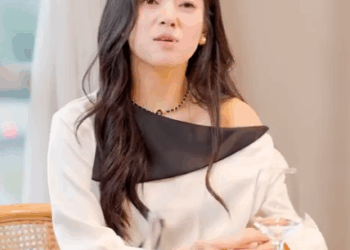 B3011002 替奶奶相親卻被死對頭誤會 以為我跟老爺爺在一起了 本想羞辱我卻慘遭打臉 part2