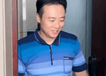 D0711003 爸爸带着弟弟妹妹突然找上门 结果万万没想到 #正能量 #正能量剧情 #万万没想到 #剧情 #情感 #弘扬正能量 #家庭 part2