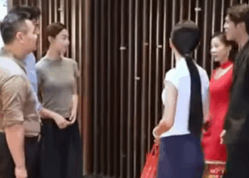 E3011005 财不露白 富不露相 过好自己的生活就可以了 #makeupchallenge #情感 #短剧 #love #剧情 #家庭 #女人 #万万没想到 #funny part2