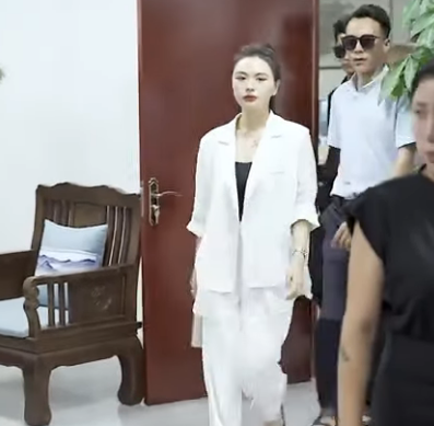 E3011002 黑心工頭仗著經理關係欺負農民工 不料剛好踢到鐵板 農民工竟是臨時頂班的女總裁 這下真慘了 喜人娜娜 part2